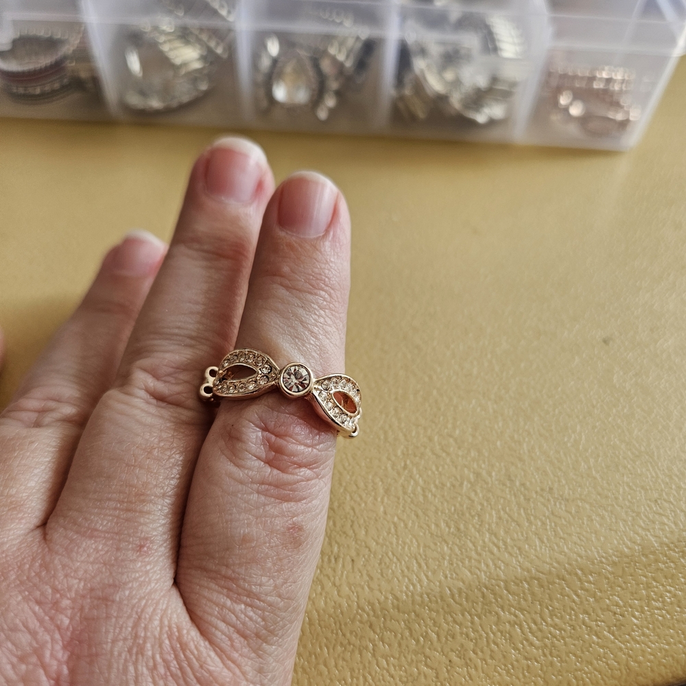 Elegant Gold Bow Ring